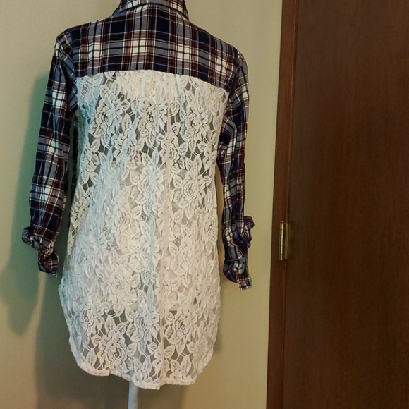 Long sleeve lace top - Picture 4 of 7